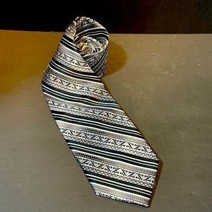 EUC- Pierre Cardin silk tie